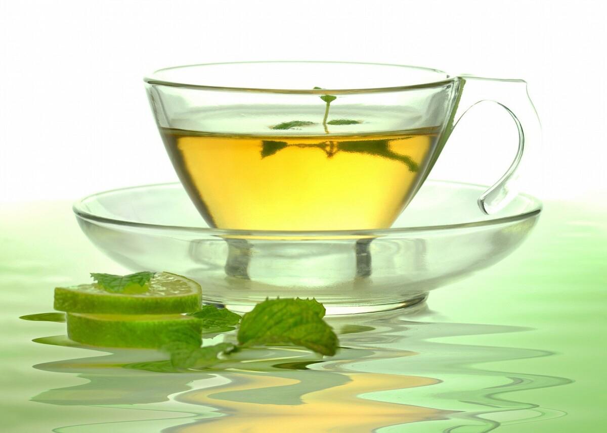 喝绿茶有什么好处(喝绿茶对高血压有好处吗)插图2