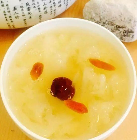 银耳汤怎么煮才好喝(银耳汤怎么做才粘稠)插图1