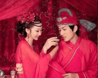 结婚为什么要点花烛呢(结婚为啥要点灯)插图
