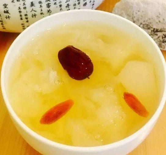 银耳汤怎么煮才好喝(银耳汤怎么做才粘稠)插图