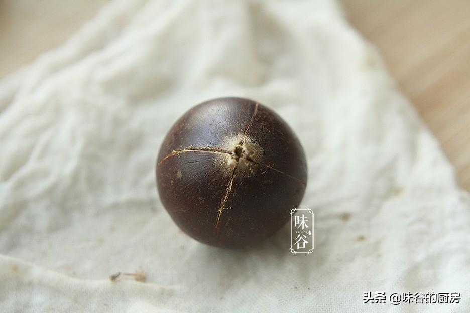 板栗去壳怎么煮好剥皮(煮生板栗怎么好剥皮小妙招)插图3