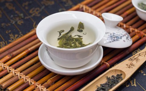 夏天养生喝什么茶比较好对身体(夏天喝什么养生茶最好)