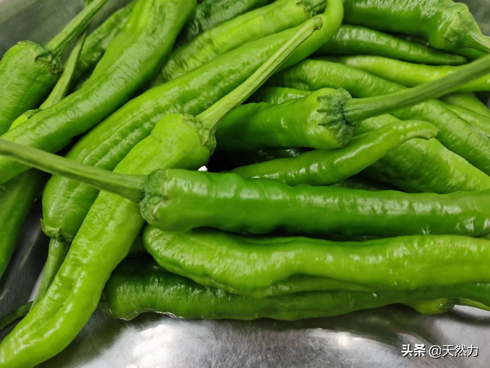 擂辣椒皮蛋怎么做好吃(擂辣椒皮蛋做法怎么调味)插图3