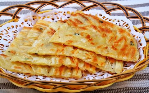 怎么做葱油饼又软又好吃(怎么做葱油饼软又好吃)