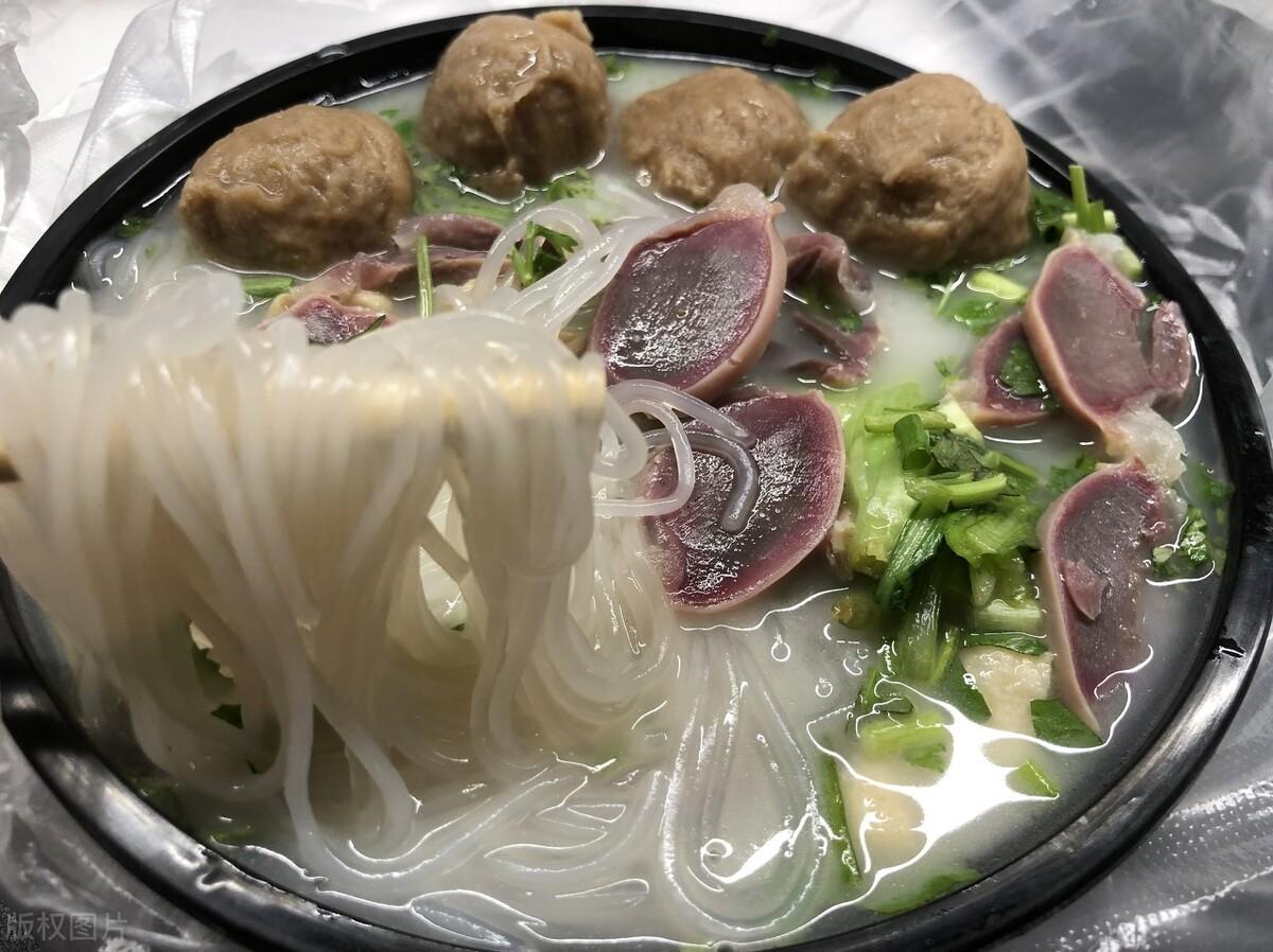 鸭血粉丝汤怎么做好吃呢(鸭血粉丝汤怎么做好吃又营养)插图1