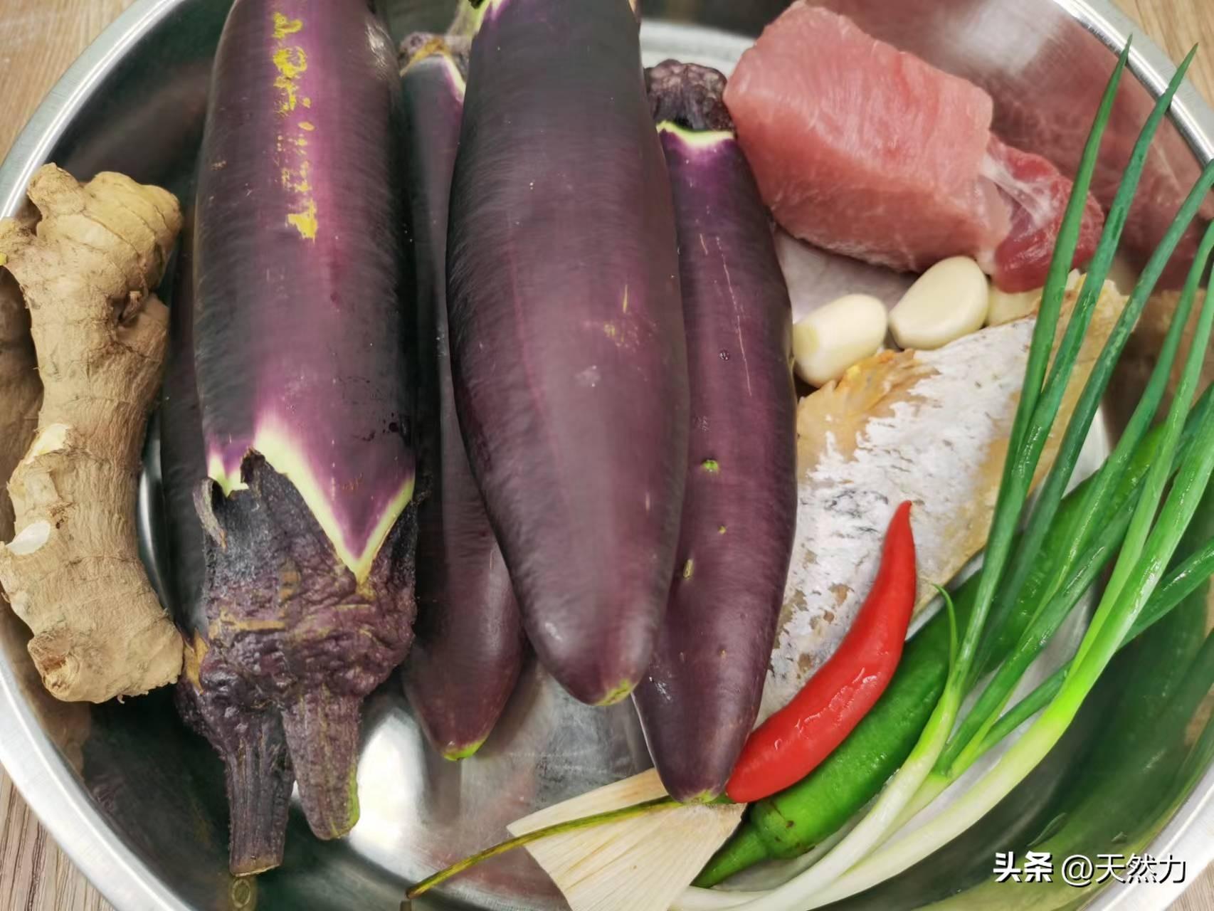 咸鱼茄子煲怎么做才香才好吃(咸鱼茄子煲怎么做好吃又简单)插图2