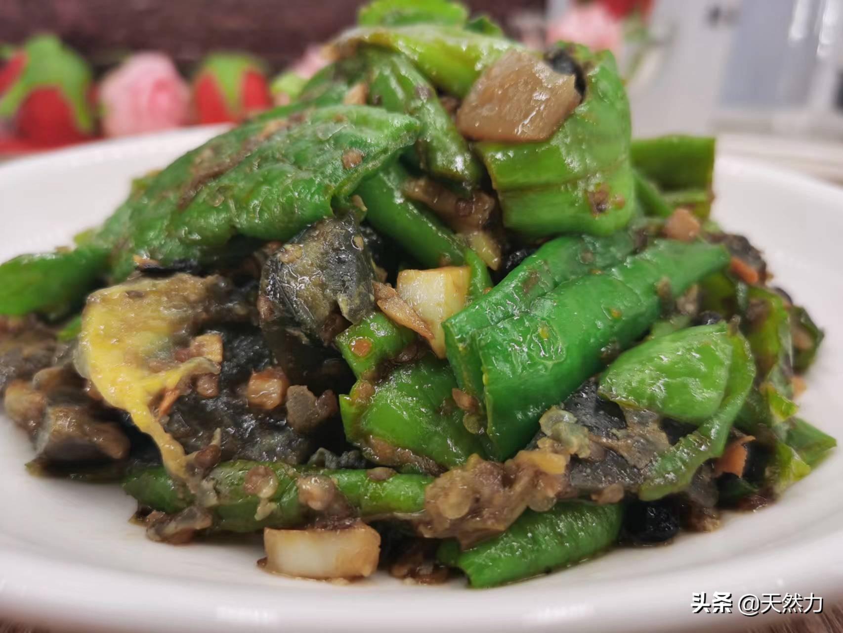 擂辣椒皮蛋怎么做好吃(擂辣椒皮蛋做法怎么调味)插图