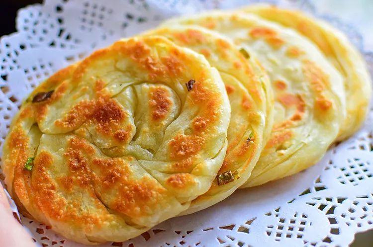 怎么做葱油饼又软又好吃(怎么做葱油饼软又好吃)插图1