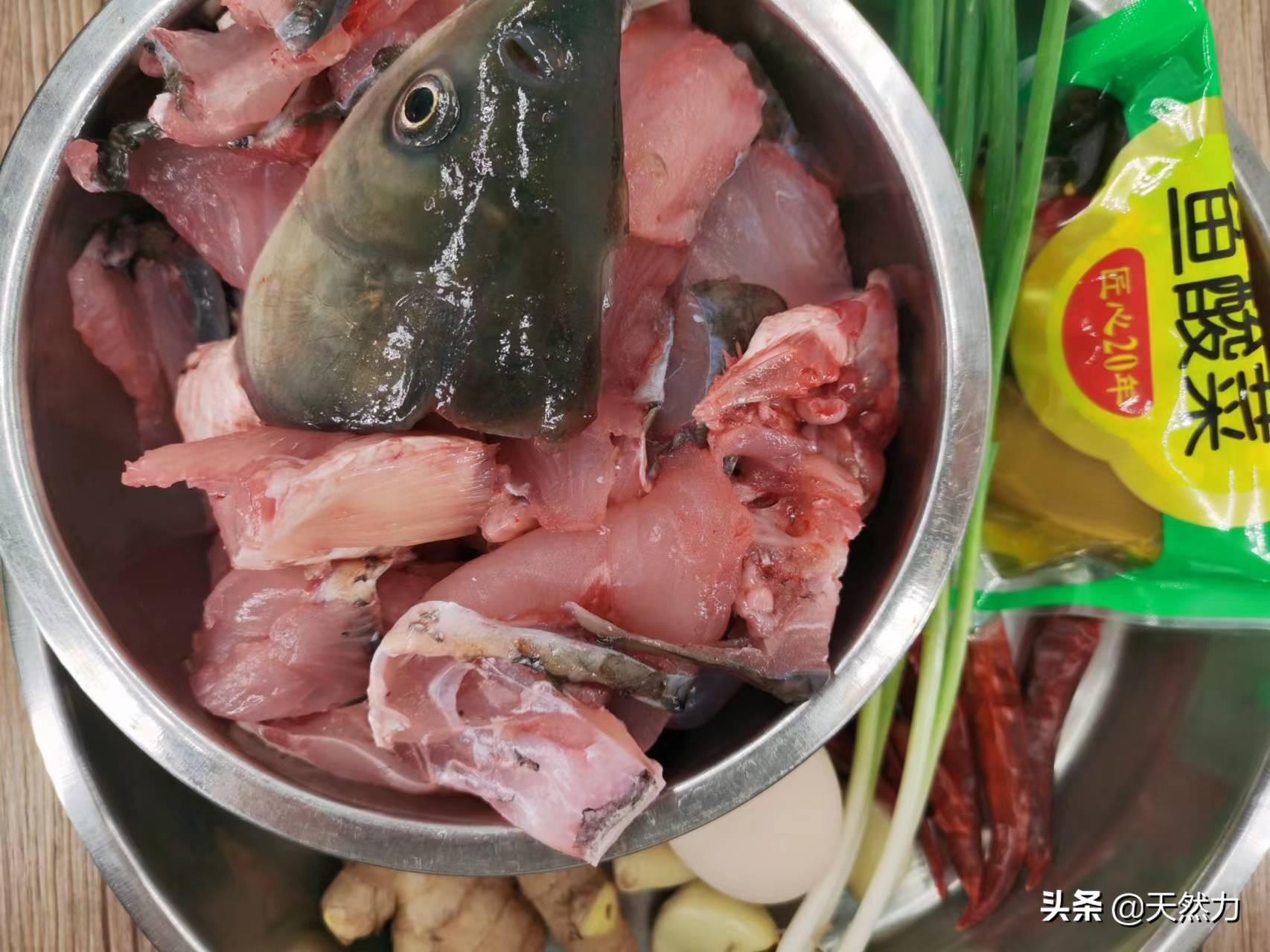 酸菜鱼怎么煮好吃又简单(酸菜鱼做法简单好吃)插图2
