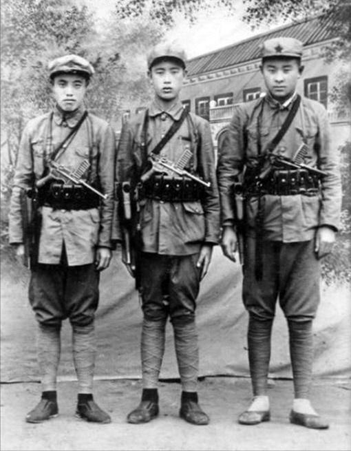 军官要什么级别才配警卫员(军官什么级别配警卫员)插图2