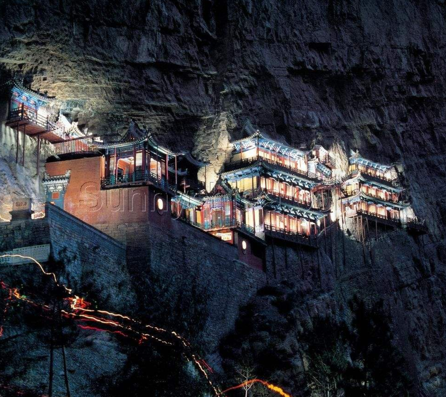 中国占地面积最大的十大建筑物（中国最大城市建筑排名）插图3
