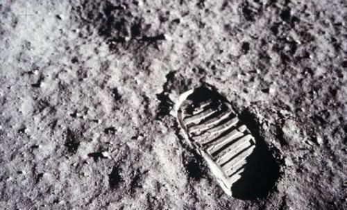 美国69年登月太恐怖了(69年美国登月，到底是不是惊天骗局)插图2