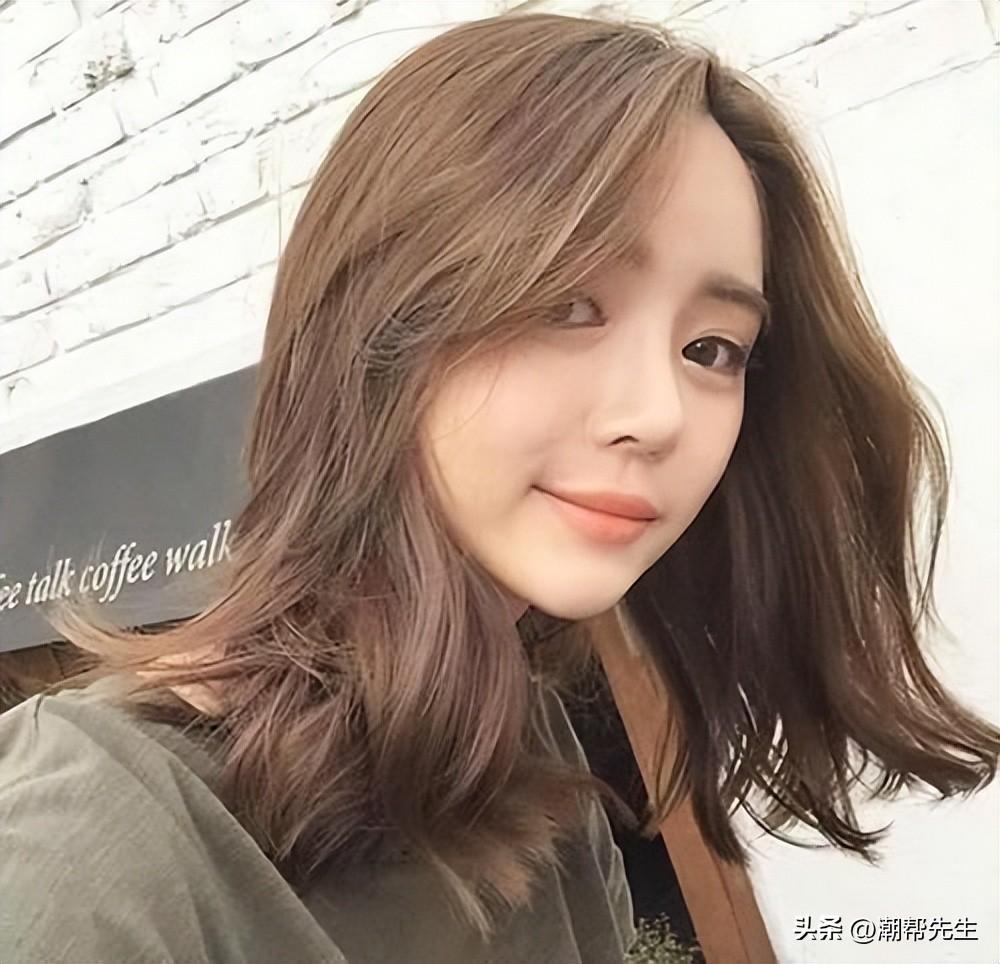 今年流行的头发颜色是什么颜色(“黄头发”过时了，不靠脸也能撑得住)插图3