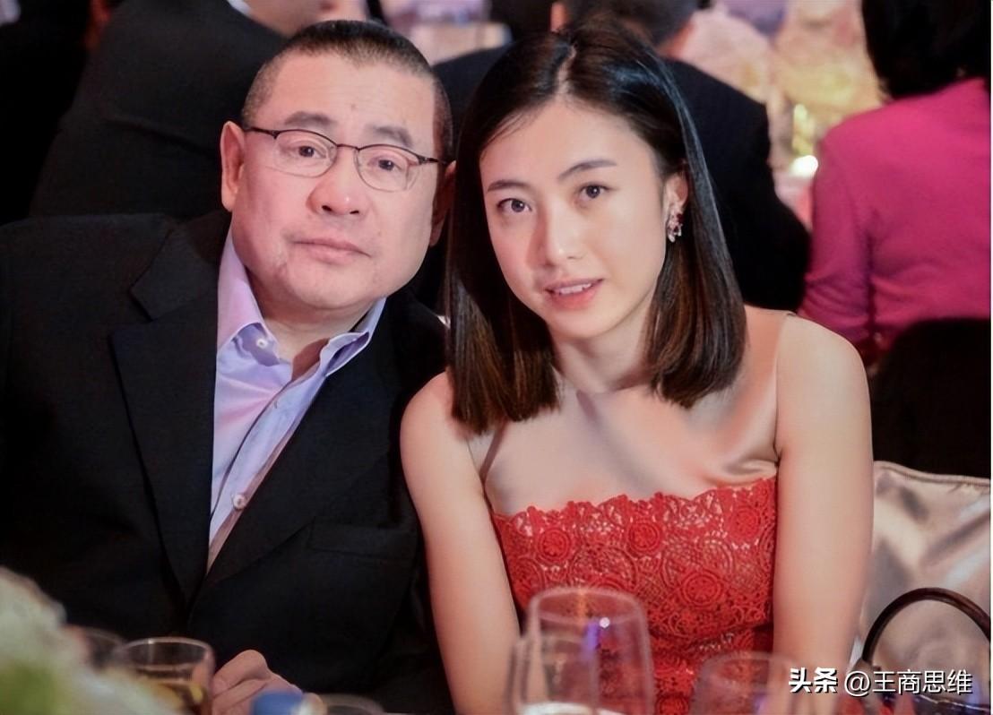 香港2023年十大富豪出炉(李嘉诚屈居第二，8人财富超千亿)插图4