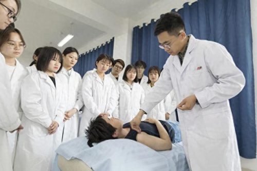 鞍山口腔专业学校排名前十(辽宁口腔学校排名前十)插图1