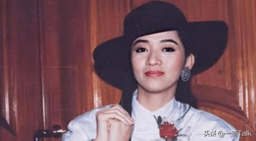 全国十大优秀女歌手排行榜(戴眼镜的女歌手)插图13