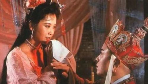 女人只要喝水之后就会怀孕(女人喝水假装怀孕)插图2