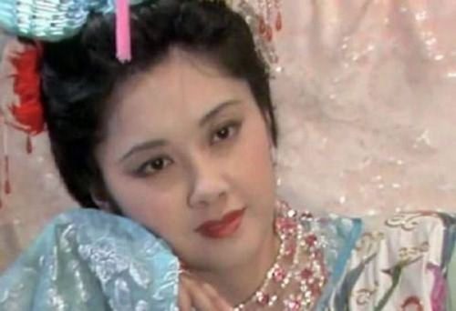 女人只要喝水之后就会怀孕(女人喝水假装怀孕)插图