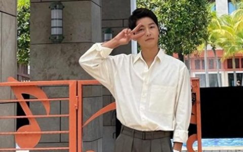 韩国男明星十大帅哥(李钟硕)