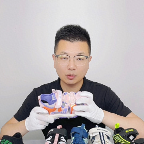十大名牌男童凉鞋排行榜(小孩凉鞋十大品牌)插图