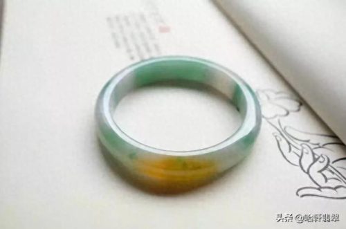 十大轻奢玉手镯排行榜最新(哪种人不适合戴玉手镯)插图8