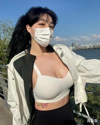 能把女朋友撩出水的聊天(撩小姐姐幽默聊天)插图