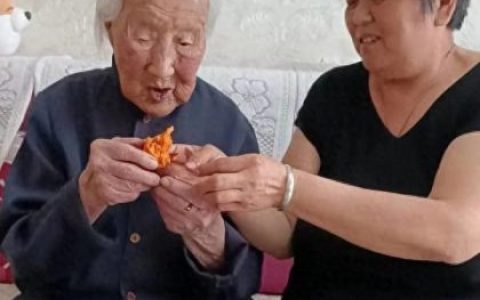 孝敬父母的感人故事(孝敬父母的正能量视频)