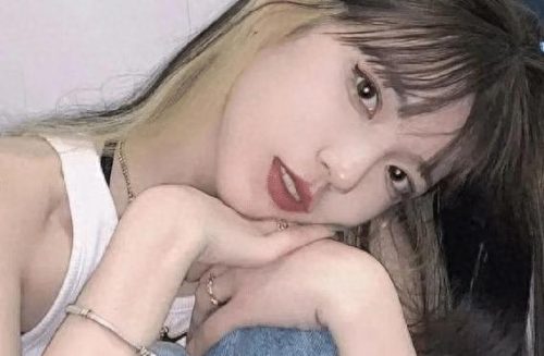 吻住你的脸(男人双手捧住女人的脸吻她)插图3