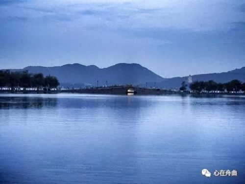 西湖最盛 为春为月(西湖为春)插图3