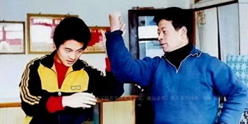 李连杰的爷爷是给(李连杰)插图