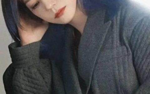 女性去掉所有服装的样子(女生的全部衣服)