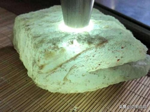 翡翠哪种料最好(3000至5000元翡翠手镯推荐)插图1