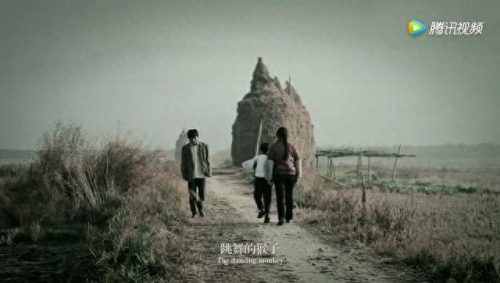 卓君机械舞背景音乐(卓君在学校跳的机械舞)插图6