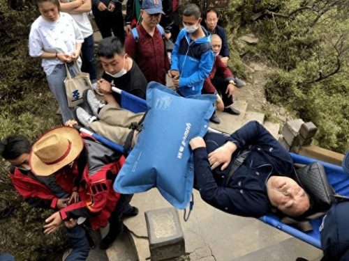 老人放弃治疗旅行(老人靠呼吸机维持该不该放弃)插图4