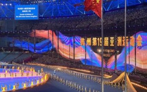 升国旗奏国歌！这一刻让人心动(升国旗奏国歌落泪瞬间)