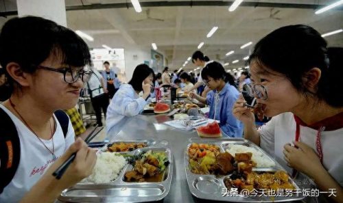 吃奶图片(吃奶一边胸大一边胸小怎么办)插图1