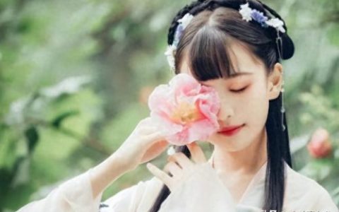 多想抱着你哭歌词(雪落下的声音歌词)