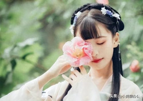 多想抱着你哭歌词(雪落下的声音歌词)插图