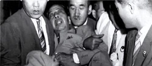 安倍晋三终于坐不住(安倍晋三网易新闻)插图2