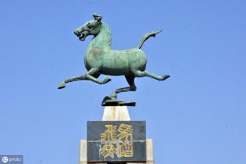 马踏飞燕图片(马踏飞燕是什么意思)插图2
