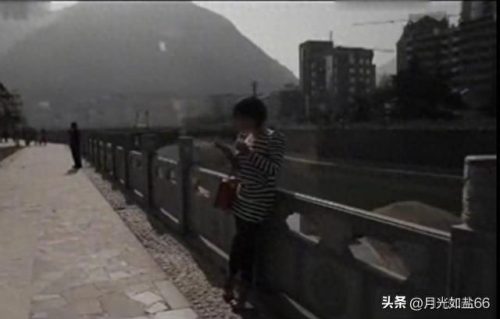 留守媳妇(儿媳妇去船上给公公送饭)插图1