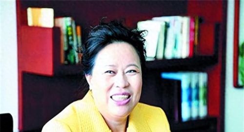 高铁一姐(高铁解说员网红小姐姐)插图