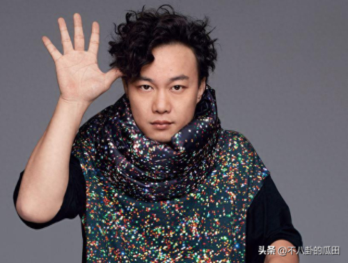 秃顶明星排名前十(秃顶吃什么药可以生发)插图23