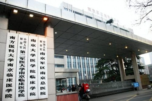 301昆明(昆明火车站2013原视频)插图8