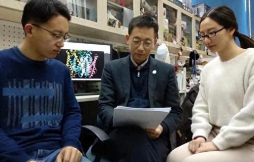 施一公简历(施一公的儿子和女儿现状)插图4