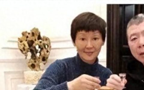 冯小刚前妻与徐帆对比(冯小刚前妻徐帆现状)