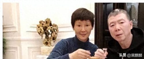 冯小刚前妻与徐帆对比(冯小刚前妻徐帆现状)插图