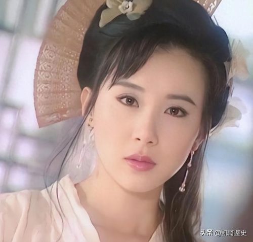全网化妆高手排名前十(妖艳浓妆红唇化妆视频)插图6