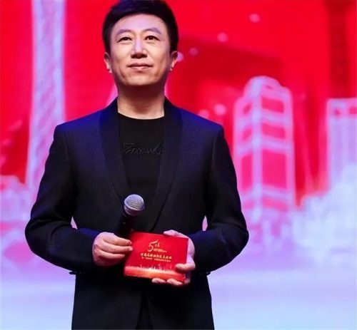 央视主持人陈伟鸿(央视主持人陈伟鸿现在干什么)插图5