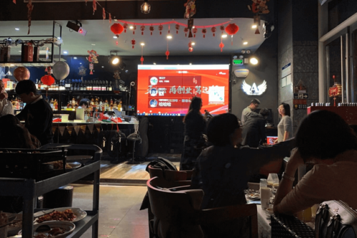 酒吧桌面游戏(酒吧游戏各种玩法)插图